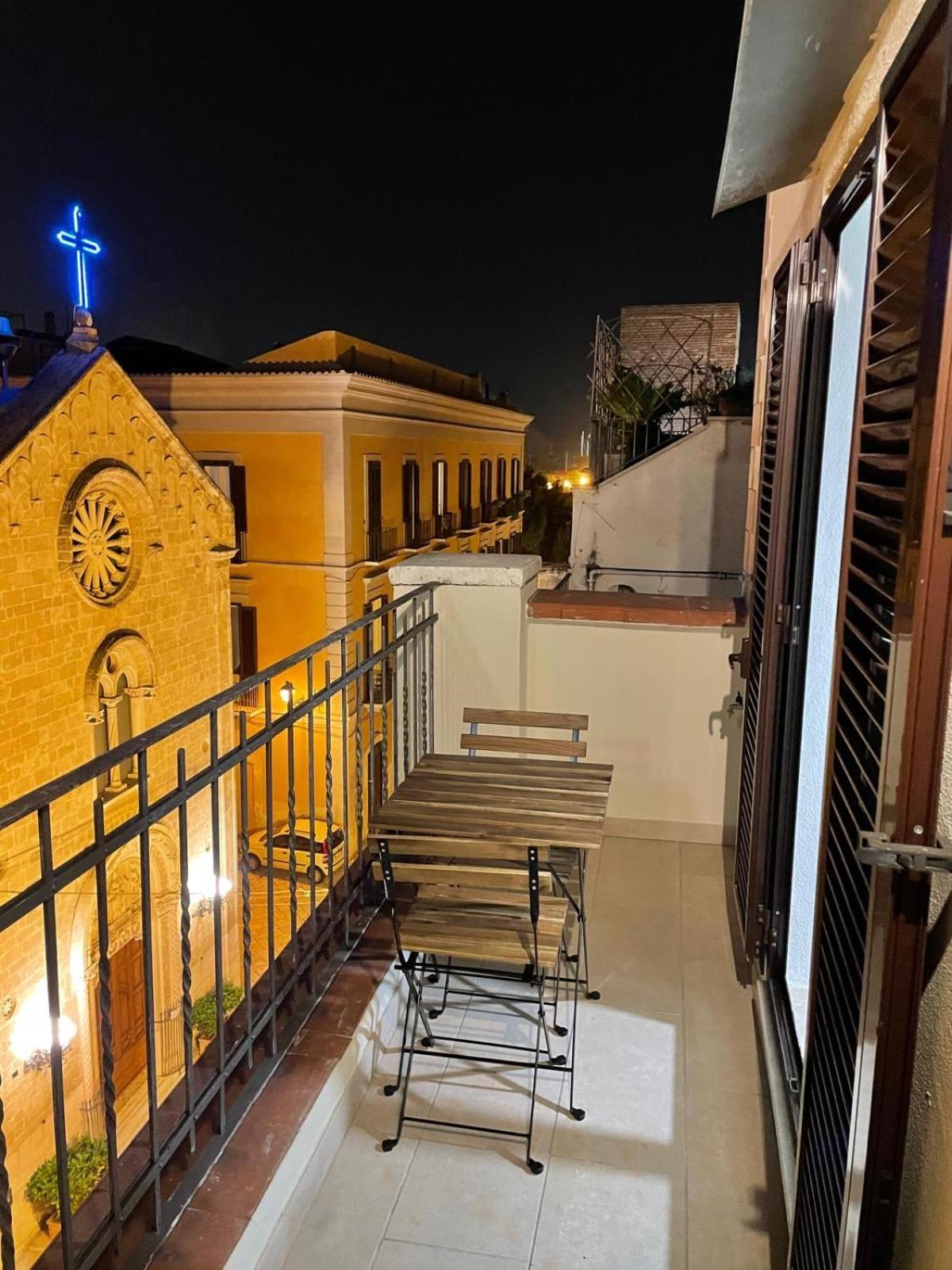 Casa Antonia - Terrace & Suites Бари Екстериор снимка