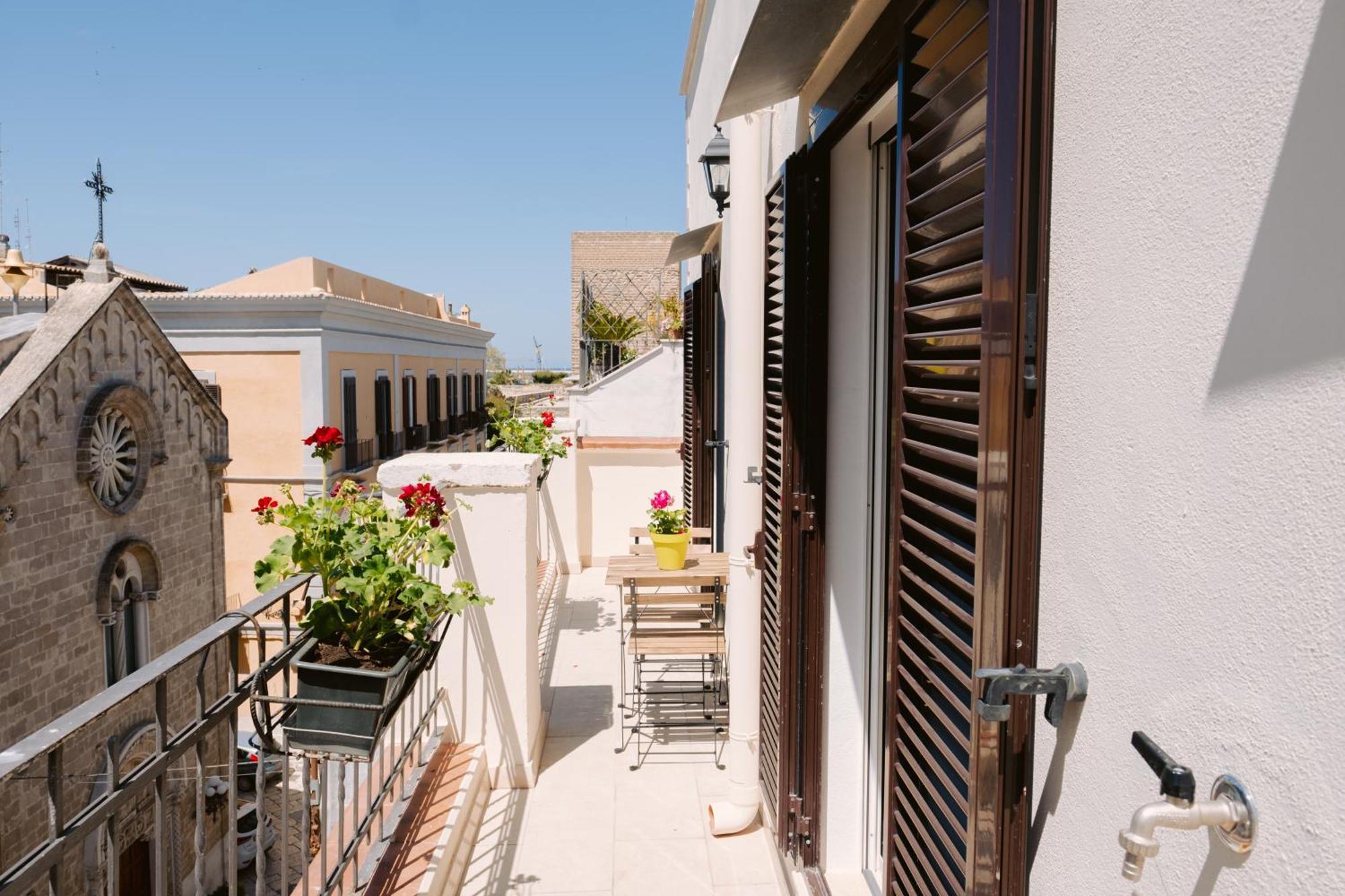 Casa Antonia - Terrace & Suites Бари Екстериор снимка